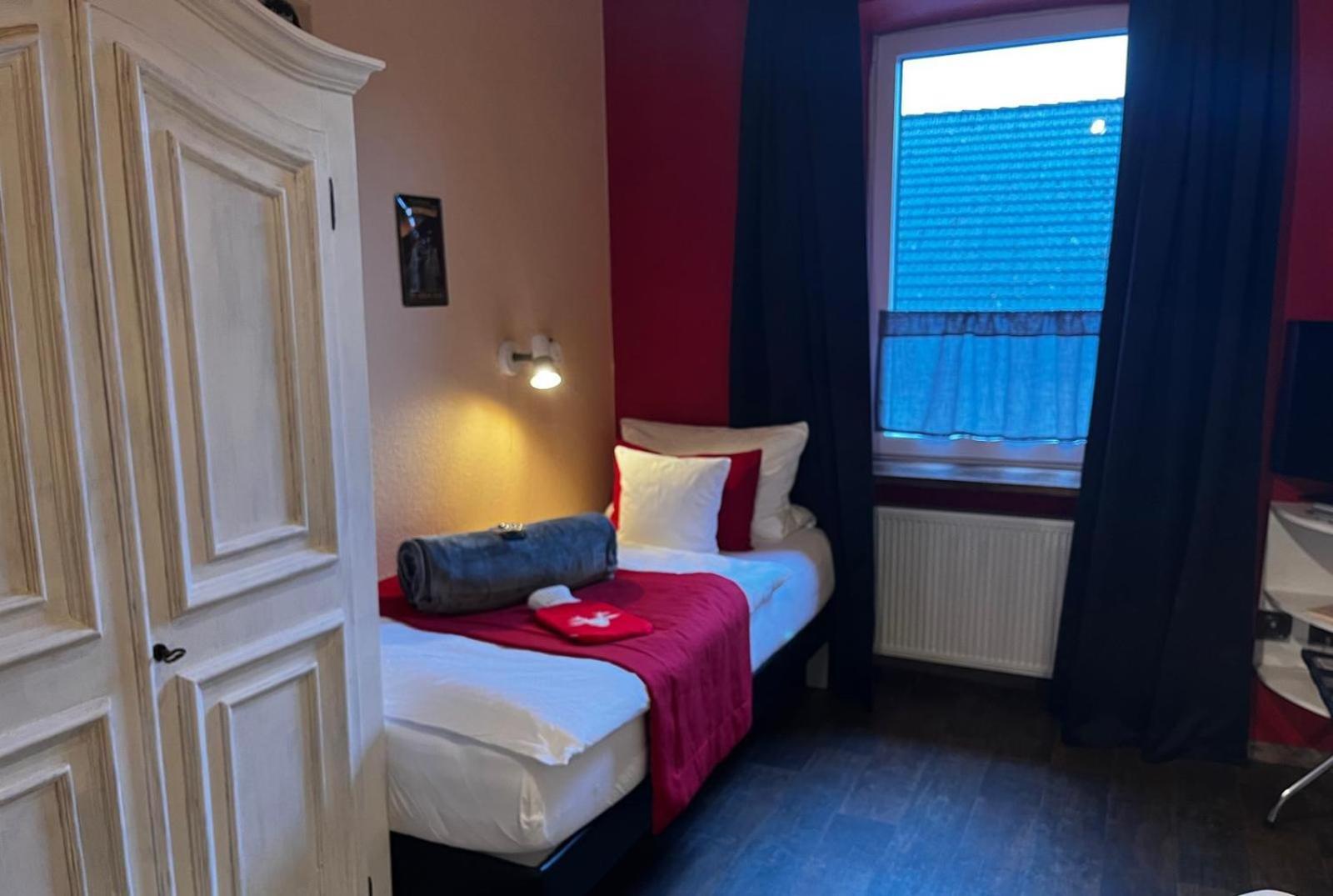 Henblas Hotel Neuenrade Exteriör bild