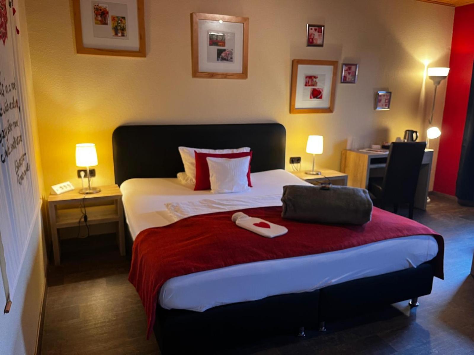 Henblas Hotel Neuenrade Exteriör bild